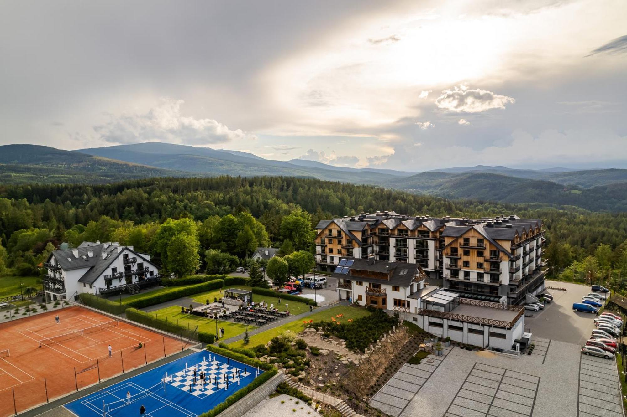 Kazalnica Family&Conference Resort Kolo Karpacza Sosnówka Екстериор снимка