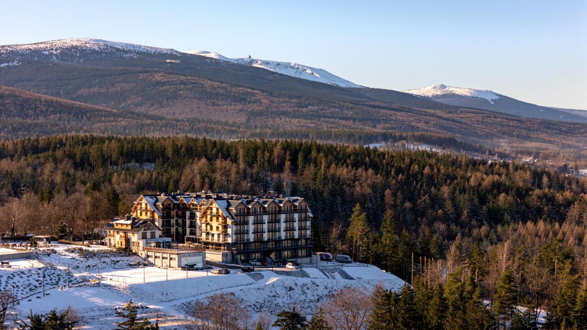 Kazalnica Family&Conference Resort Kolo Karpacza Sosnówka Екстериор снимка